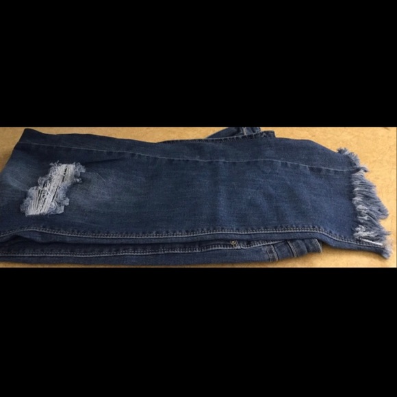 Distressed Skinny Dark wash Plus Size Jeans 2X-3X - Picture 5 of 8